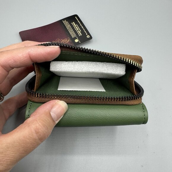 Her Universe The Lord Of The Rings Leaf Of Lórien Flap Wallet NEW - Picture 5 of 5